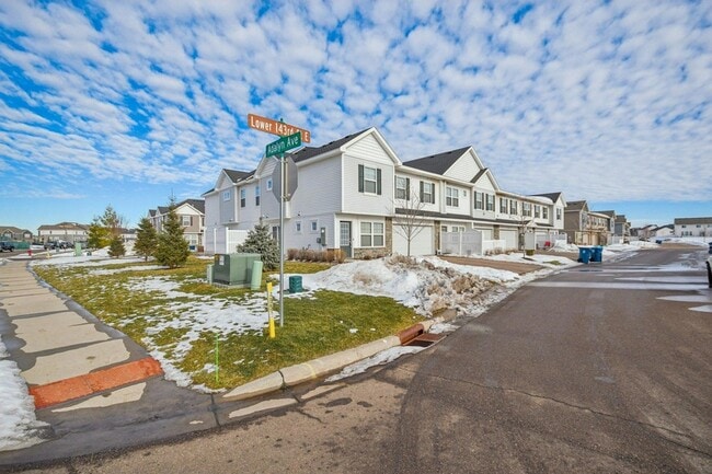 Building Photo - 1203 Lower 143rd St E