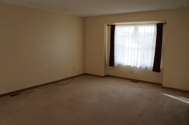 Building Photo - 7565 Hickorywood Dr