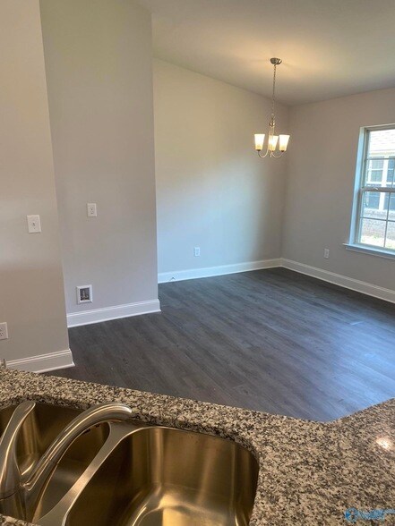 Building Photo - 109 Sorrelweed Dr