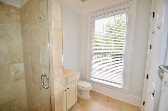 Building Photo - 192 Wentworth St