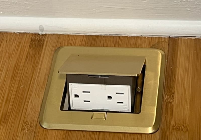 Building Photo - 1904 E 10th St