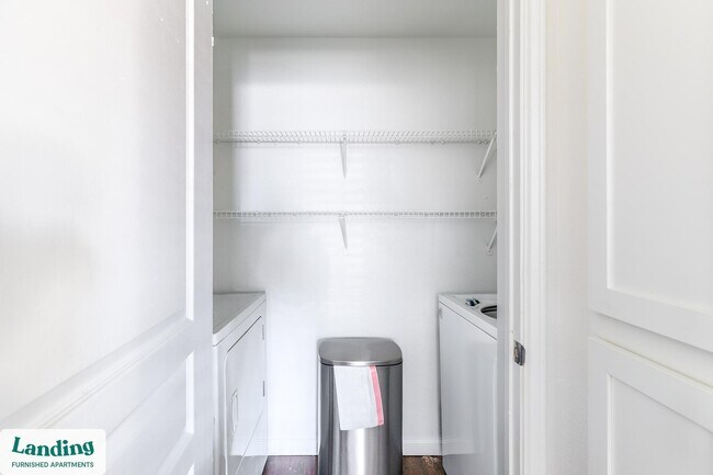 Building Photo - 1000 Henderson St