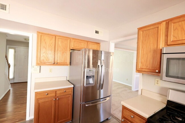 Building Photo - 1100 Lorieville Ln