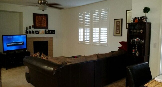 Building Photo - 680 Candela Cir