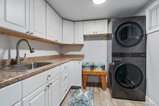 Building Photo - 9 George St