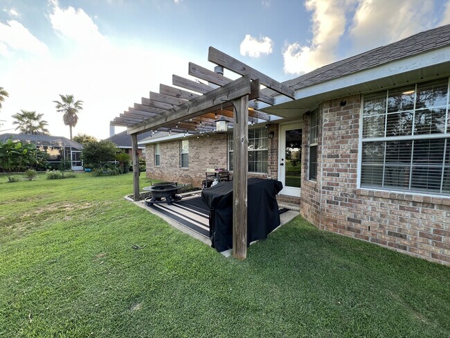 Building Photo - 445 Collinwood Loop