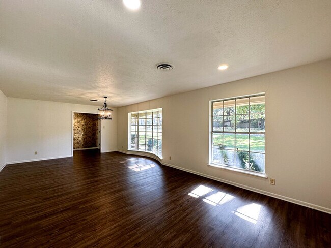 Building Photo - 408 Mimosa Dr