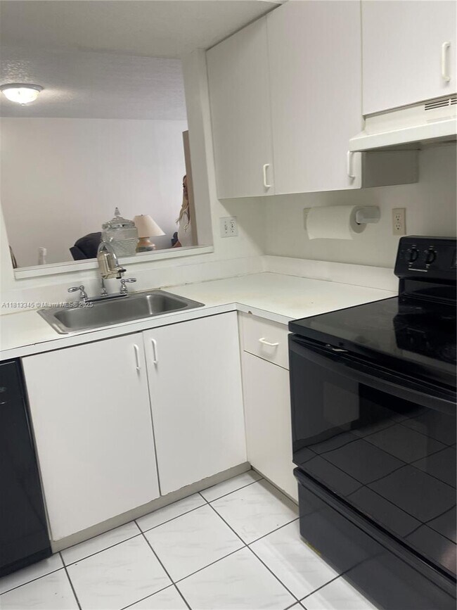 Building Photo - 1131 NW 124th Ct