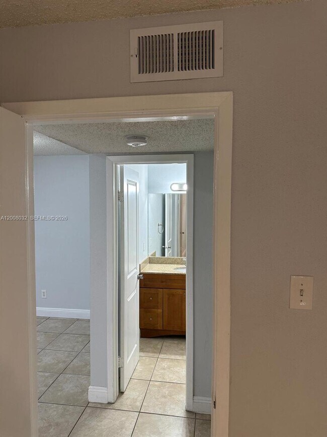 Building Photo - 10521 SW 157th Pl