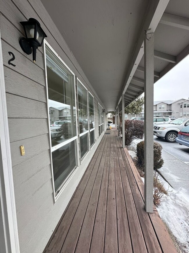 Building Photo - Cozy 2 Bed, 1.5 Bath Town Home!