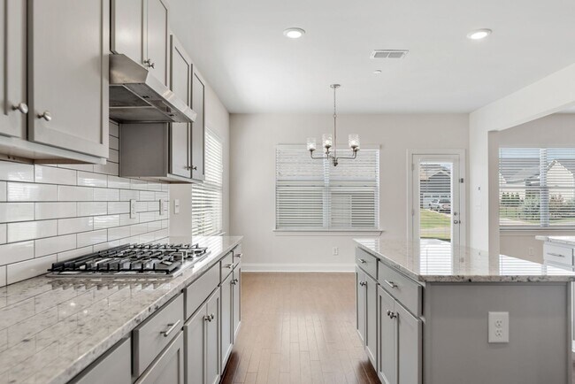 Building Photo - 797 Ravensdowne-