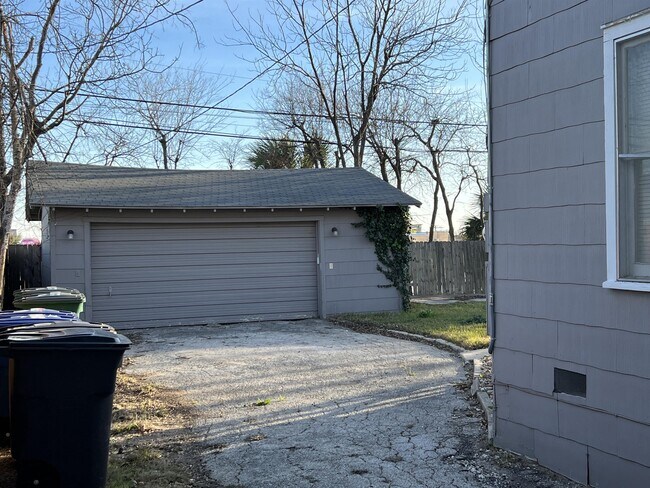 Building Photo - 430 Bryn Mawr Dr