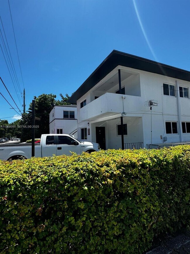 Building Photo - 602 SW 13th Ave