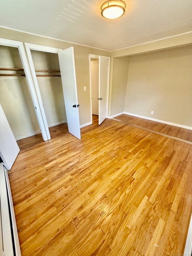 Building Photo - 44 Haddam St