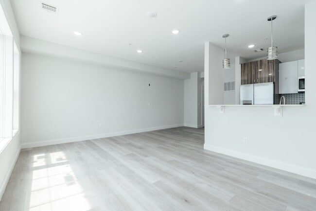 Building Photo - 144 Bergen Ave