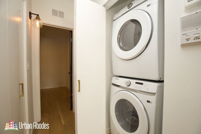 Building Photo - 908 N California Ave