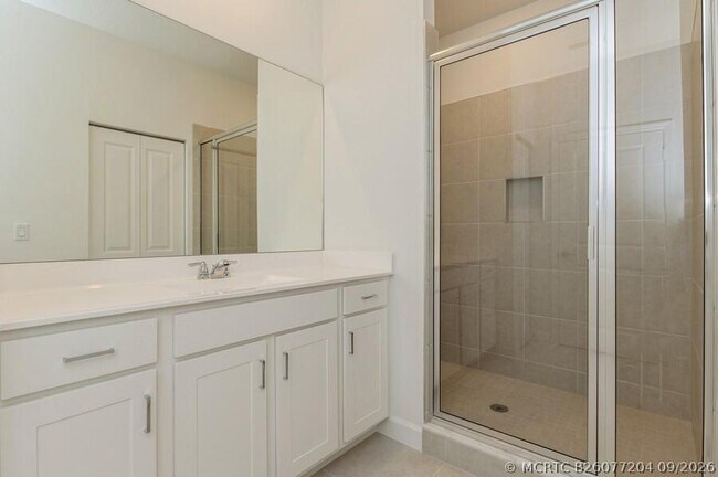 Building Photo - 4547 Hollister Ave