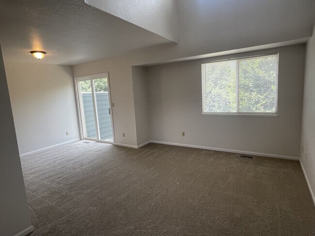 Building Photo - 1007 Cuerto Ln