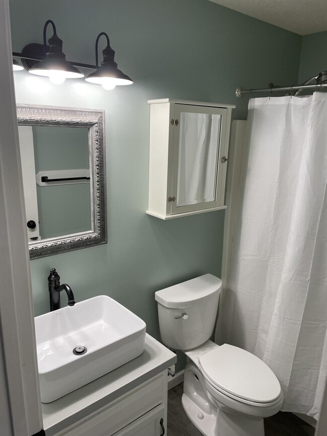 Building Photo - 512 Lejeune Dr