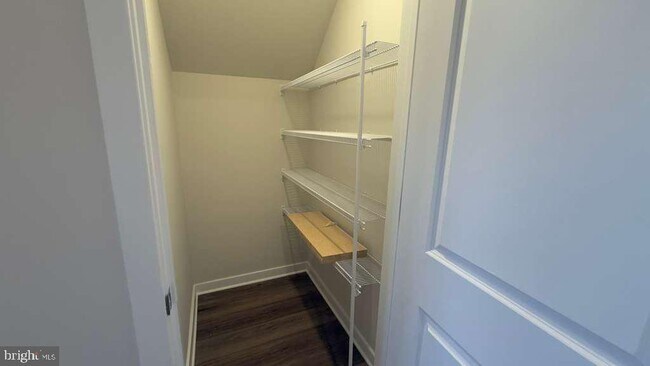 Building Photo - 1 Wafer Aly