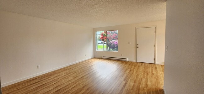 Building Photo - 32-4787