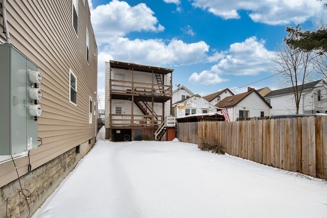 Building Photo - 1534 5th Ave