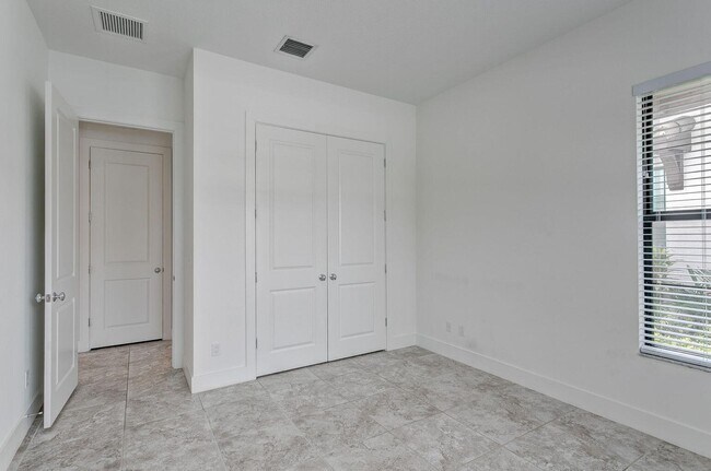 Building Photo - 1205 Faulkner Ter