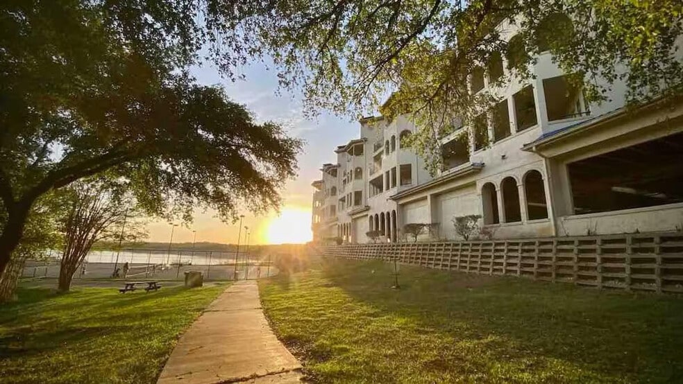 Building Photo - 3404 American Dr