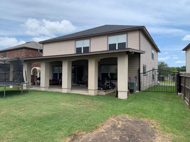 Building Photo - MUST SEE!! 4 Bed | 2.5 Bath | Loft | 2-Car Garage | Covered Patio!