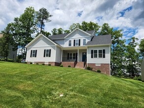 Building Photo - Chesterfield - 5 Bed 3.5 Bath Newer Modern...