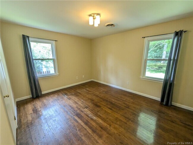 Building Photo - 111 King William Dr