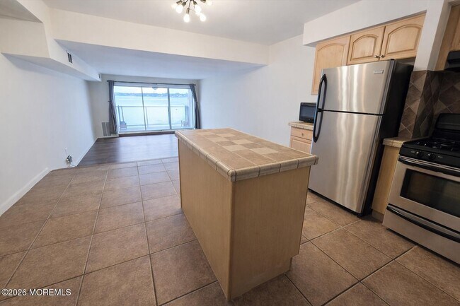 Building Photo - 138 Bodman Pl