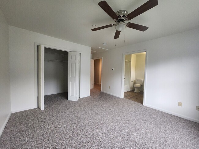 Building Photo - 12 Starflower Ln