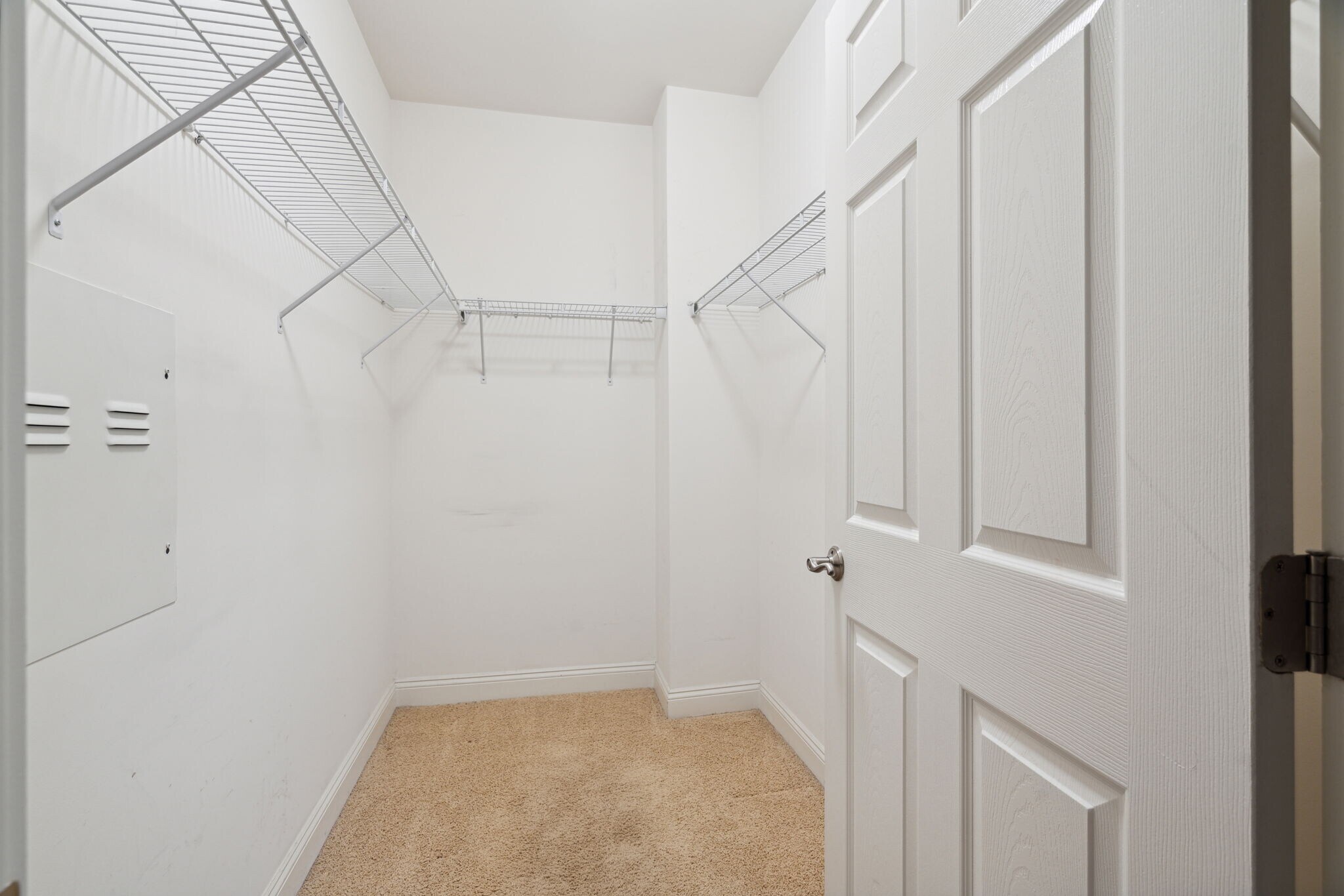 Building Photo - 300 W Elm St