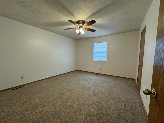 Building Photo - 128 W Terrace Ct