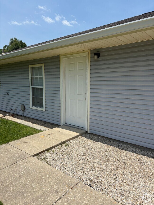 Building Photo - Waveland Duplex