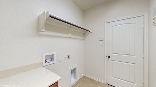 Building Photo - 721 Lake Pleasant Rd