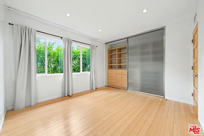 Building Photo - 9512 Duxbury Ln