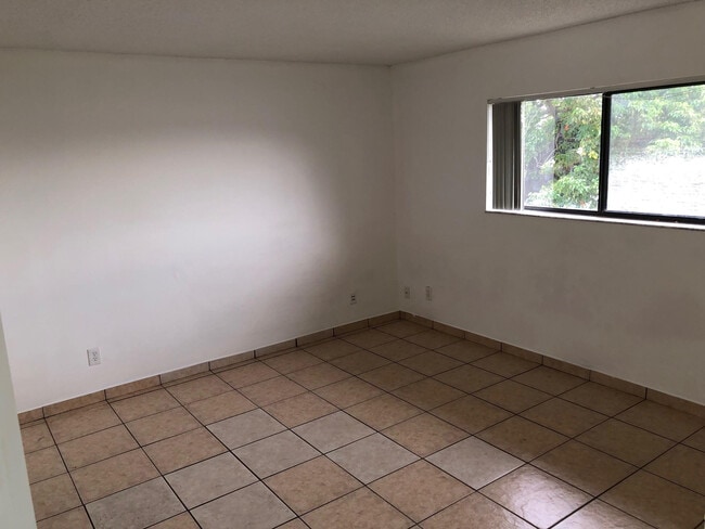 Building Photo - 6900 SW 39th St