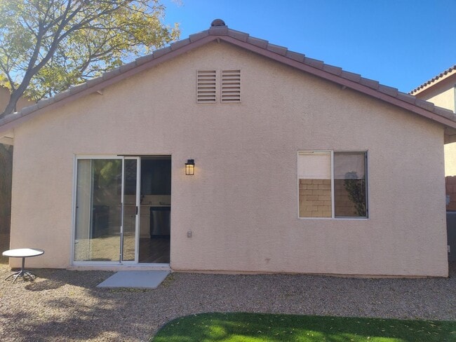 Building Photo - A Very nice and Clean Single Story Home in Summerlin