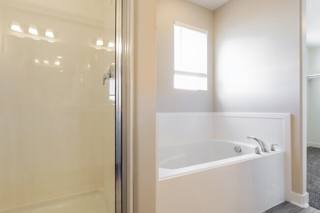 Building Photo - 5093 Summerdale Dr