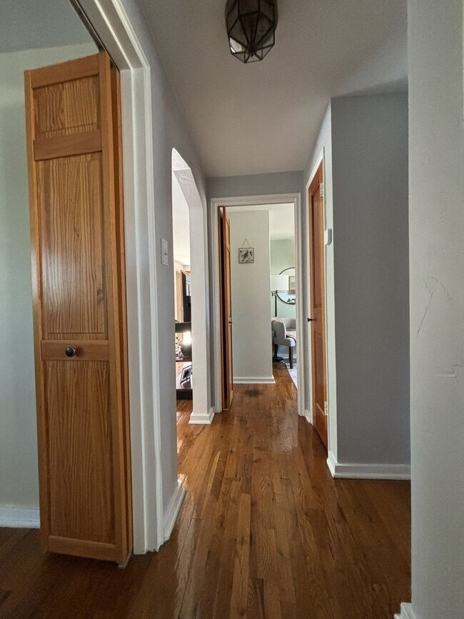 Building Photo - 3 Bed 1 Bath in Coraopolis, PA