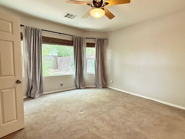 Building Photo - MOVE IN SPECIAL! FIRST TWO WEEKS RENT FREE...