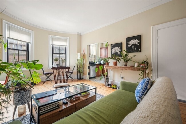 Building Photo - 104 E Brookline St