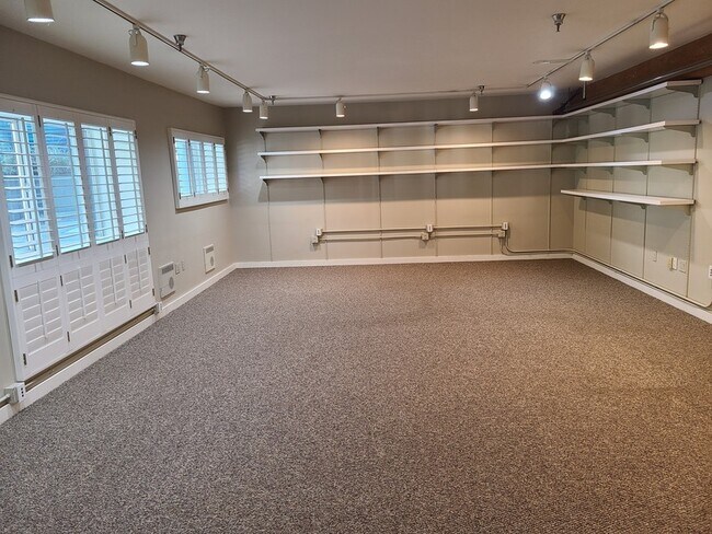 Building Photo - 81 Vine St