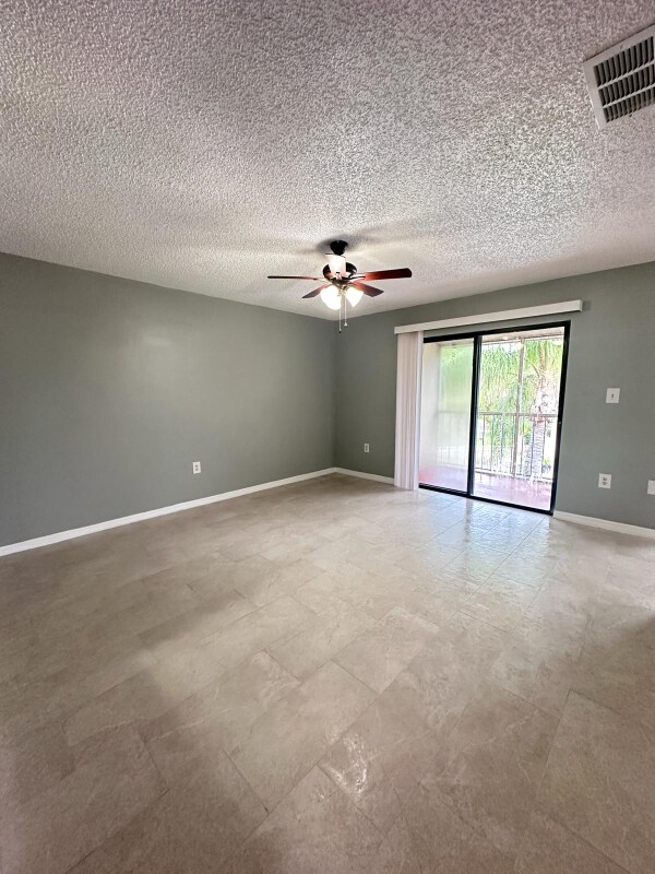 Building Photo - 90 Hidden Lake Dr
