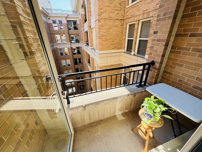 Building Photo - 915 E St NW