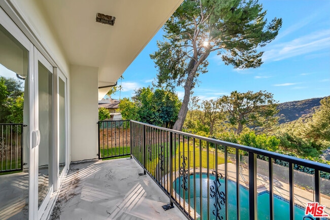 Building Photo - 16608 Park Ln Cir