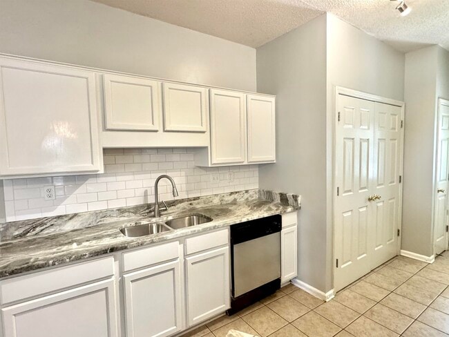 Building Photo - 1217 Brady Hollow Ln