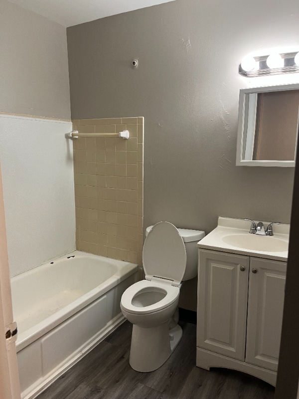 Building Photo - 20-60-60 S Linden Rd